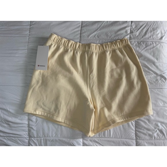 New Lululemon Scuba Oversized MR Short 7" Graphic Women's Size XL Buttercream - Picture 10 of 13